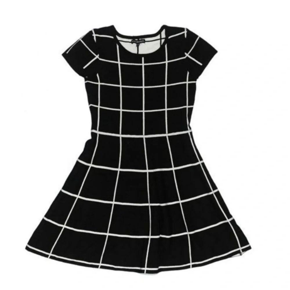 ⭐️EUC - My Michelle Girls - Black & White Knit Dress - Size M (8/10)